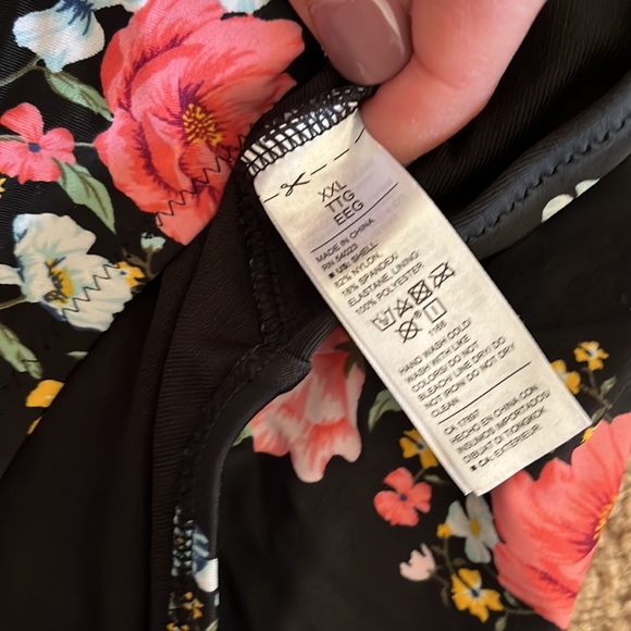 Old navy swim suit - Picture 4 of 6